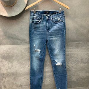 Judy blue size 7/28 skinny fit distressed